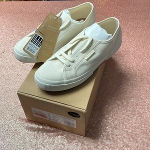 NWT -  UNISEX 2750 Organic Canvas Natl Dye Superga